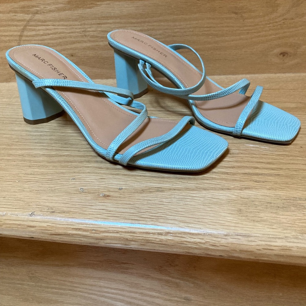Marc Fisher Block Heel Sandle. 8. NWT